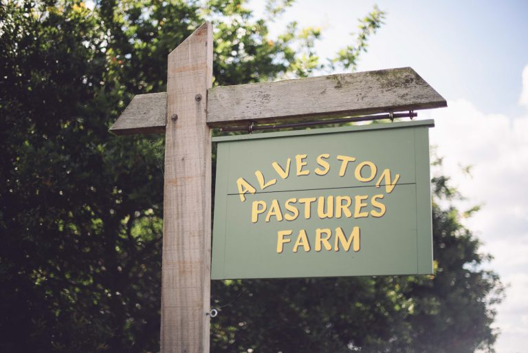 Alveston Pastures Farm Sign